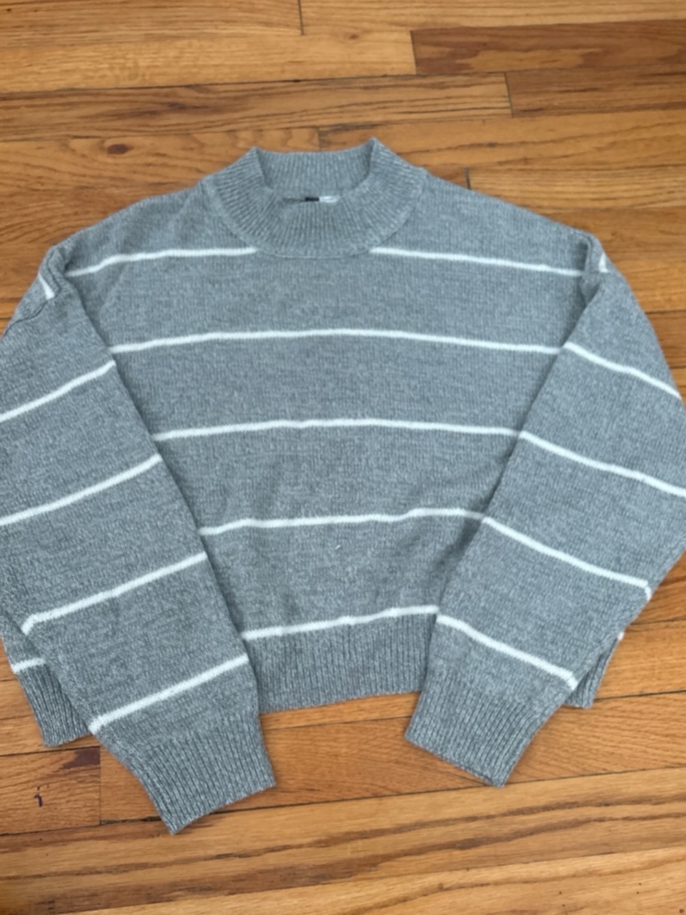 H&M Light Gray Ribbed Crewneck Sweater
